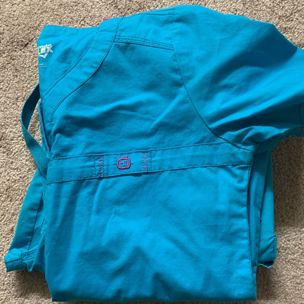 Wonder wink flex scrubs